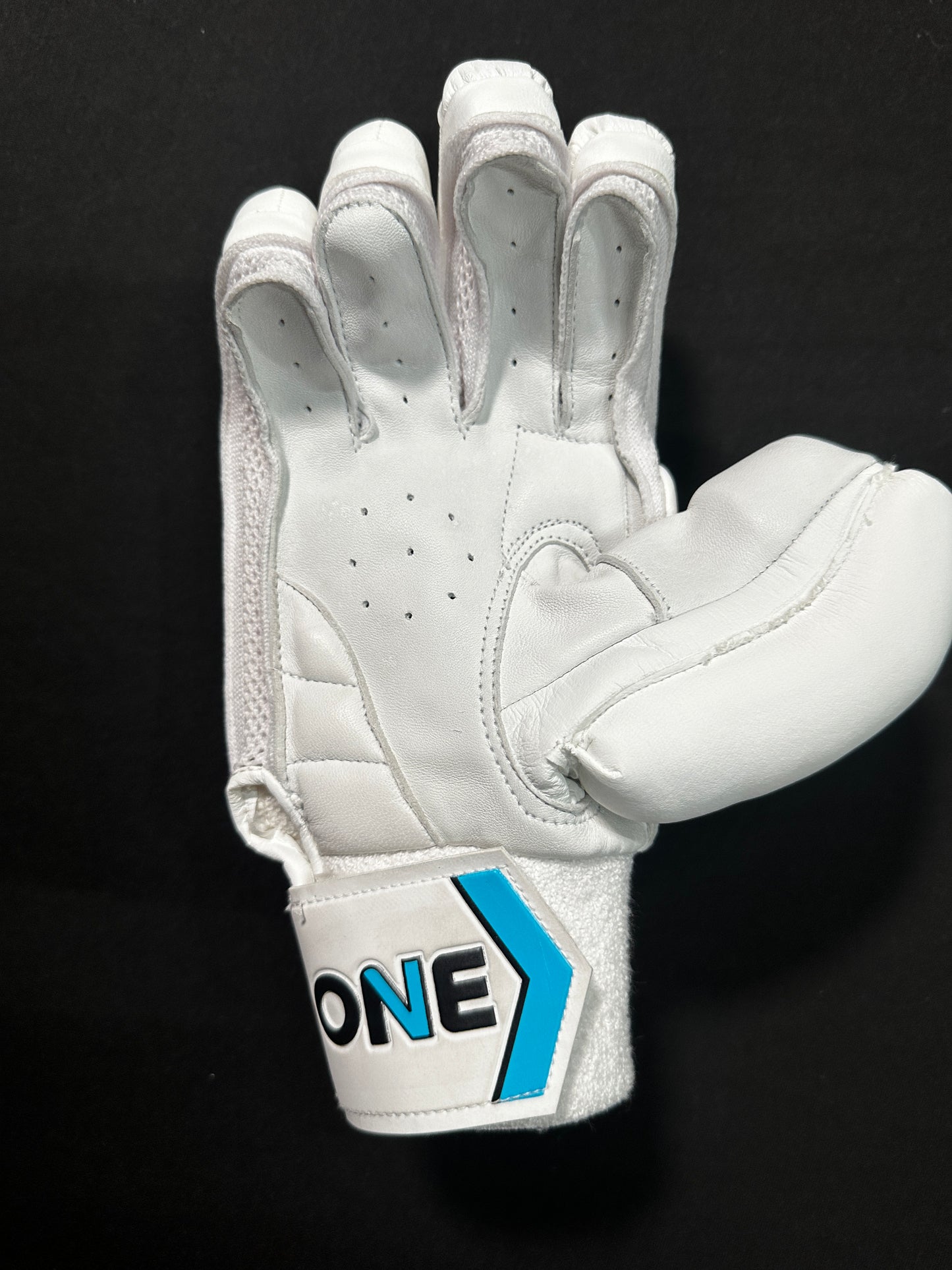 ONEV PRO PLAYER Batting Gloves