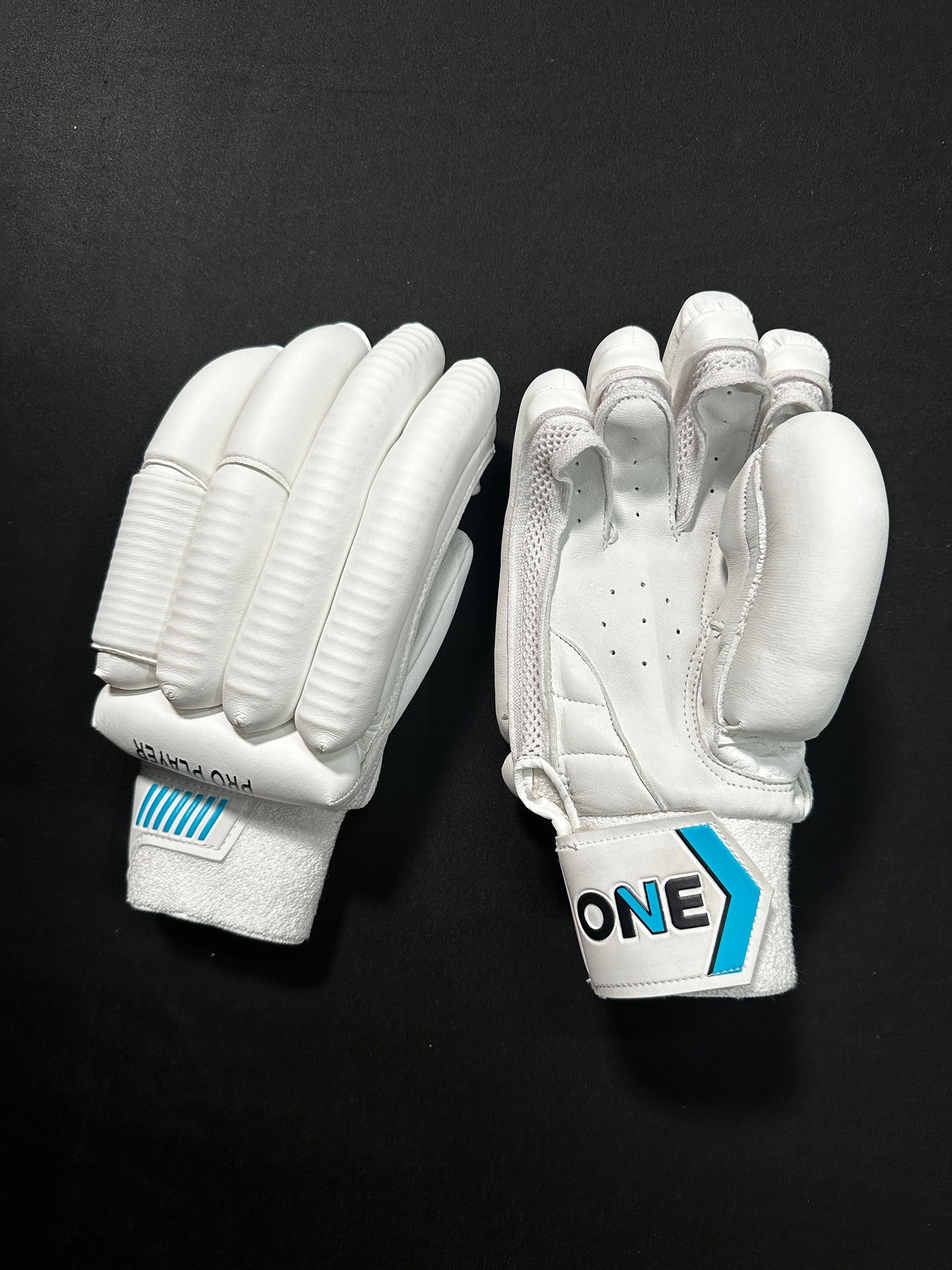 ONEV PRO PLAYER Batting Gloves