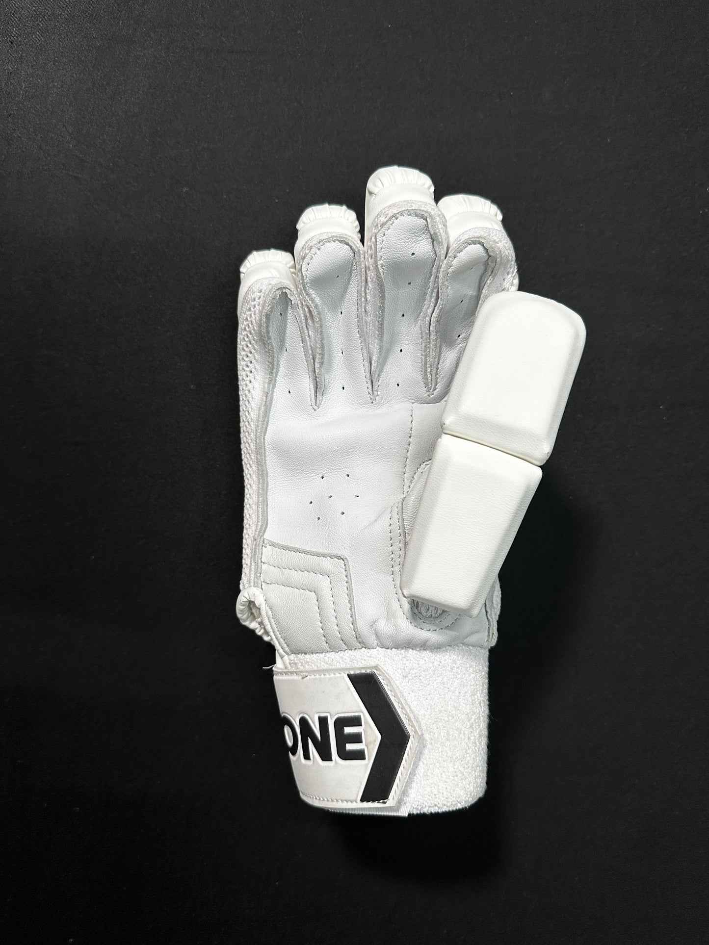 ONEV PRO LITE Batting Gloves